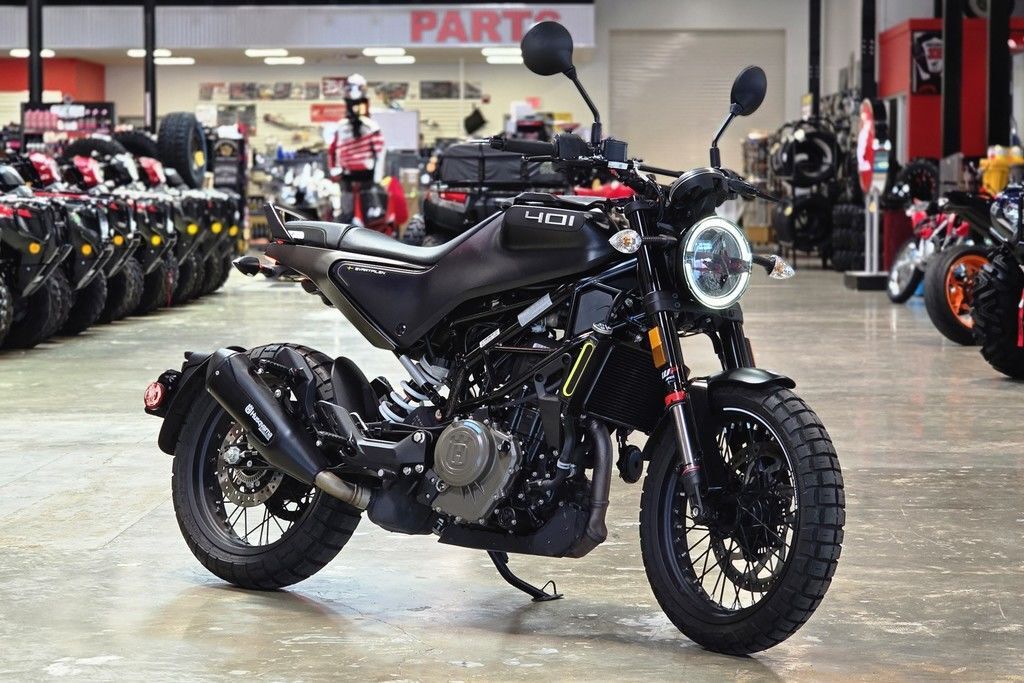 CycleTrader's tweet image. 🔥 Now trending: 2023 Husqvarna Svartpilen 401 with 2,892 miles! 🏍️💨 Lightweight, rugged, &amp;amp; built for urban adventure with Swedish style &amp;amp; power. 📍 East Ridge, TN 😎 Make it yours 👉 brnw.ch/21wW1v8

#CycleTrader #Husqvarna #MotorcycleForSale #BuySellResearch