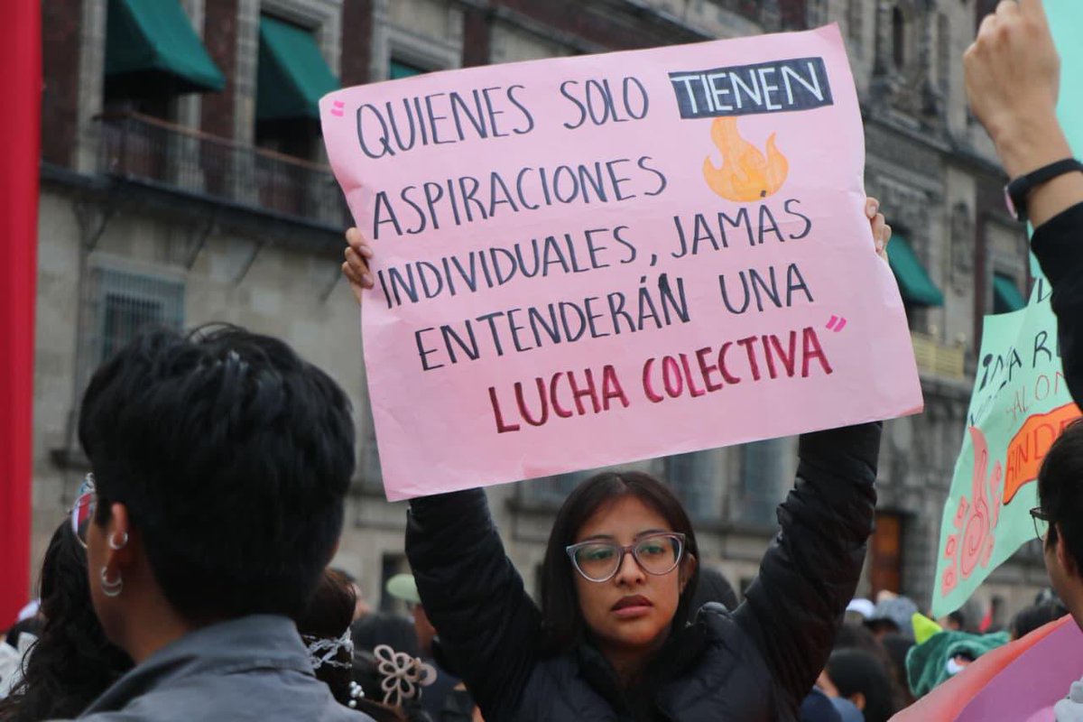 ¡Únete a la lucha! Estudiantes de Oaxaca están siendo perseguidos y agredidos. Nos manifestamos en el Zócalo de la CDMX para exigir justicia y respeto a sus derechos. #GobMxIgnoraAEstudiantes #4TReprimeEstudiantesDeOax