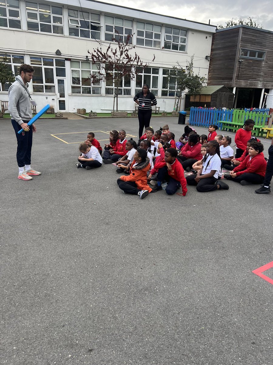 Ggibbonsps's tweet image. 🏏 Fantastic fun at today’s @platformLDN1 lesson!

Children built skills in batting, bowling &amp;amp; fielding while growing confidence &amp;amp; teamwork 👏
Not just cricket—it’s resilience, focus &amp;amp; cheering each other on 🎉
#Cricket #SchoolSport #ActiveKids