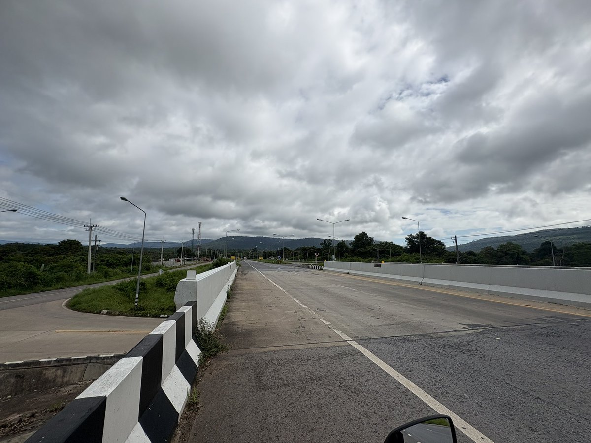 Shadow of the day.
Just one day that I am happy to do with Kite <a href="/GoKiteAI/">KITE AI</a> 🪁