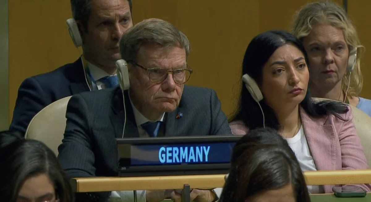 Wenn Trump der gesamten Welt erklärt dass er Deutschland dankt als abschreckendes Beispiel in Sachen Migration und grüner Energiewende gedient zu haben. 

Lol. Ist wirklich so passiert heute bei der UN.
