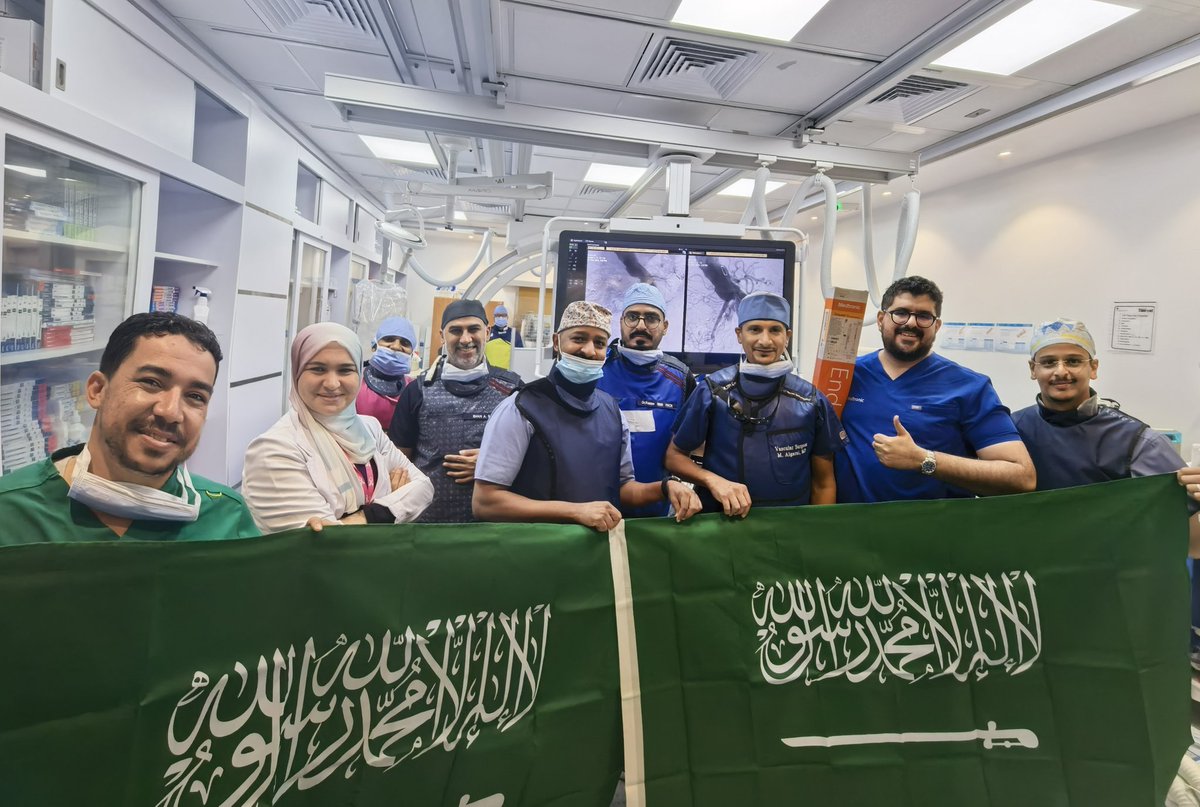 algarni3000's tweet photo. في اليوم الوطني… إنقاذ يكتب بحروف استثنائية ✨
مريض بنزيف خطير من الشريان الأورطي، نُقل بالإخلاء الطبي من المدينة المنورة إلى مكة.
بفضل الله، نجح الفريق الطبي بمدينة الملك عبدالله الطبية @KAMC_MAKKAH في التعامل مع الحالة وإنقاذ حياته في إجراء بالغ الخطورة و التعقيد
امتنان عميق لكل من ساهم في إنقاذ حياة المريض.
#اليوم_الوطني_السعودي_95 @SaudiMOH #اليوم_الوطني_عزنا_بطبعنا