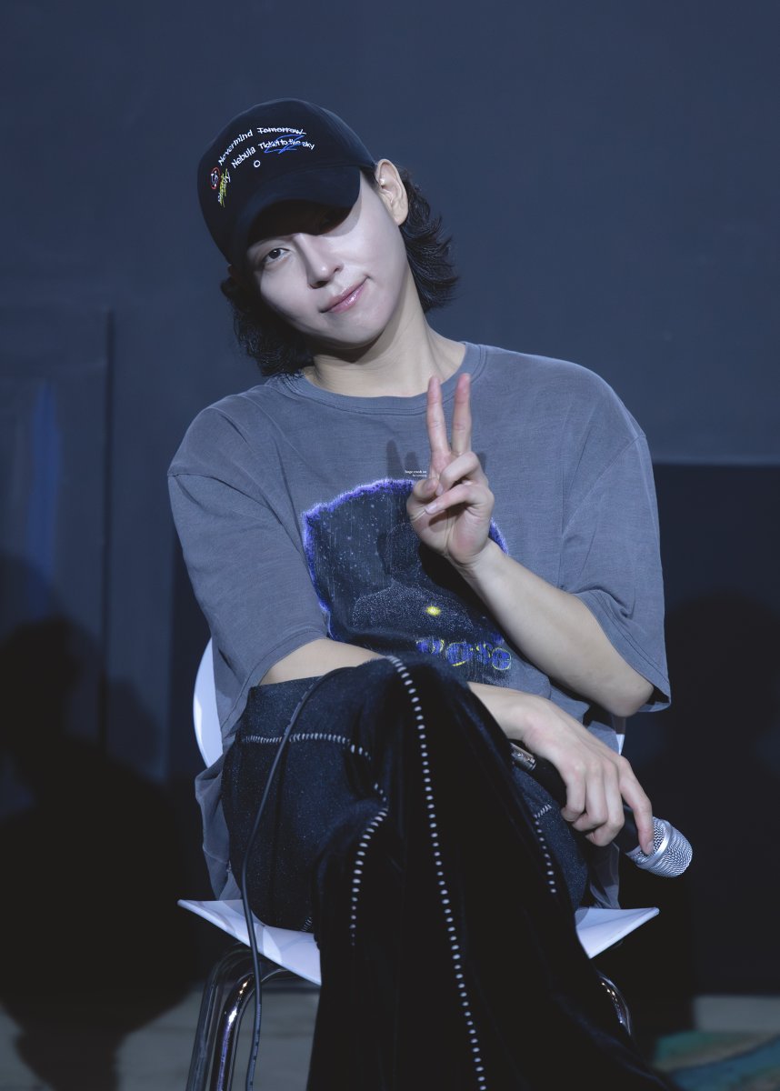 HUGECRUSHON_WS's tweet photo. 250922 부산국제영화제GV

✌️✌️

 #더로즈 #TheRose #ComeBackToMe #부국제 #김우성 #우성 #Woosung https://t.co/uvOO3bOcZl