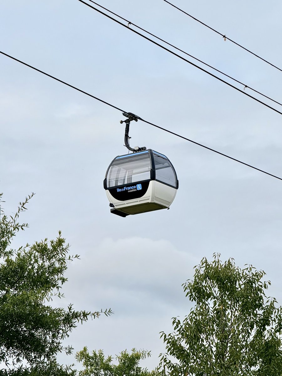 IDFmobilites's tweet image. 📣 C’est officiel : le #CâbleC1, le tout 1er téléphérique d&apos;Île-de-France, accueillera ses premiers passagers le 13 décembre !
🚠 @VPecresse était présente ce matin pour assister au premier envol des cabines dans leur design final : confortables, modernes et accessibles à tous.…
