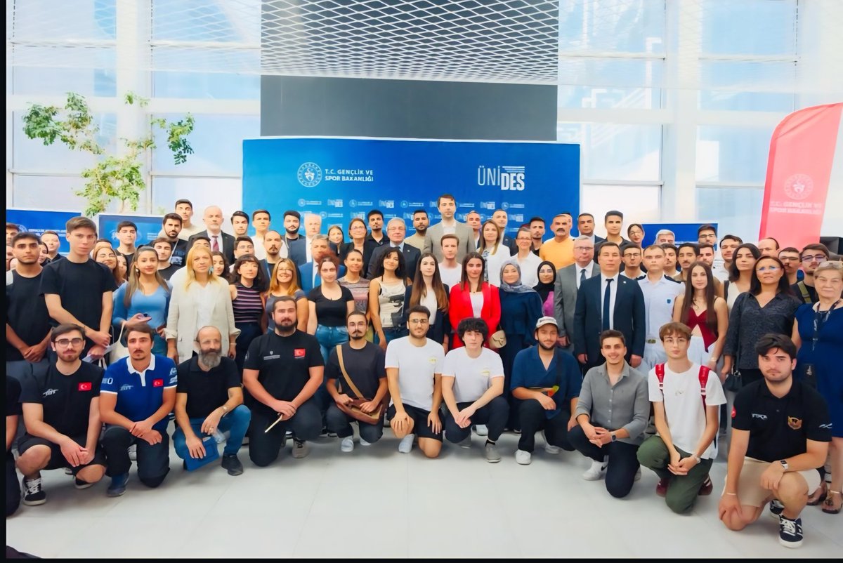 Gençlik Hizmetleri Genel Müdürü Dr. Enes Efendioğlu Dokuz Eylül Üniversitesinde ÜNİDES projesi hakkında bilgilendirme yapmak amacıyla üniversite ögrenci topluluklar ile bir araya geldi.
<a href="/gencliksporbak/">Gençlik ve Spor Bakanlığı 🇹🇷</a> 
<a href="/OA_BAK/">Dr. Osman Aşkın Bak</a>