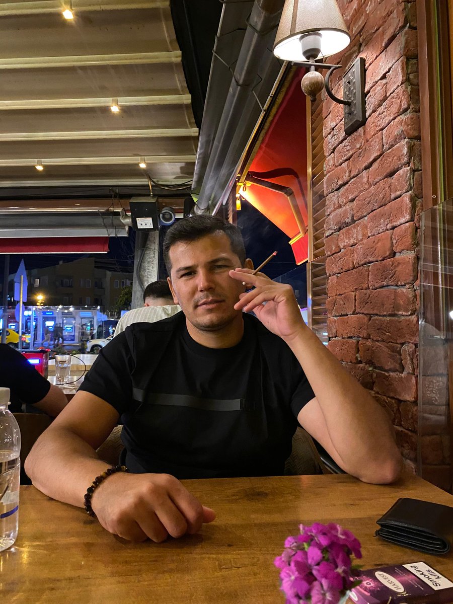 Kazandığın için bedel ödemişsen eğer, 
Sonunda sevinmez hakkın olanı aldığın için gururlanırsın.
Sevinmek bedel ödemeden kazananların işidir.