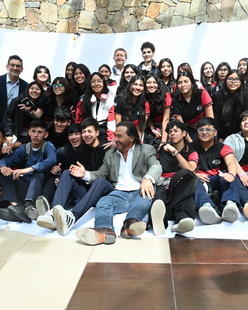 Inauguramos la 15ª edición de ExpoFuturo 

Más de 48 mil estudiantes de toda la provincia tendrán la oportunidad de conocer la oferta académica de más de 200 instituciones y elegir entre más de 1.200 carreras.

Jóvenes: nunca dejen de soñar. Donde hay un sueño, hay un camino.