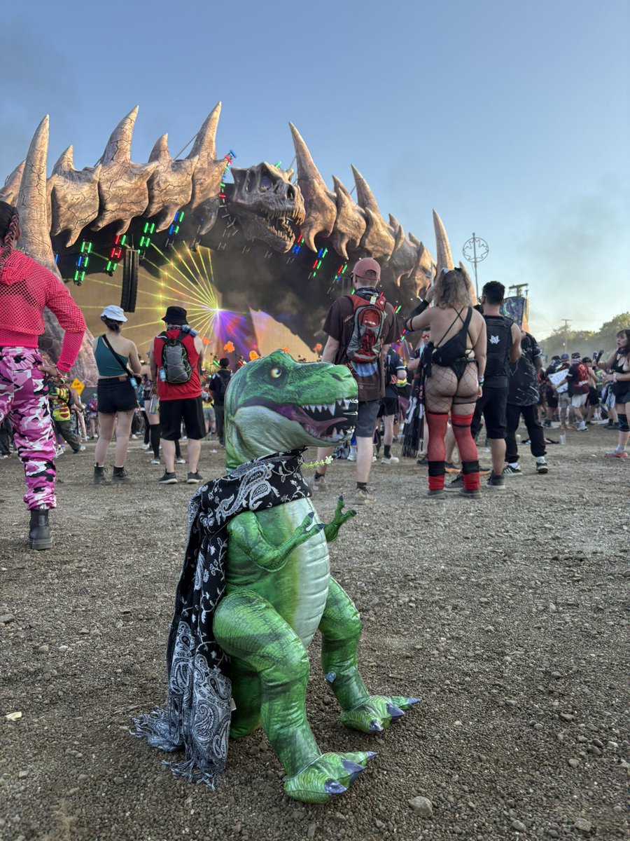 My emotional support Dino and I had the best time at lost lands 🦖🫶