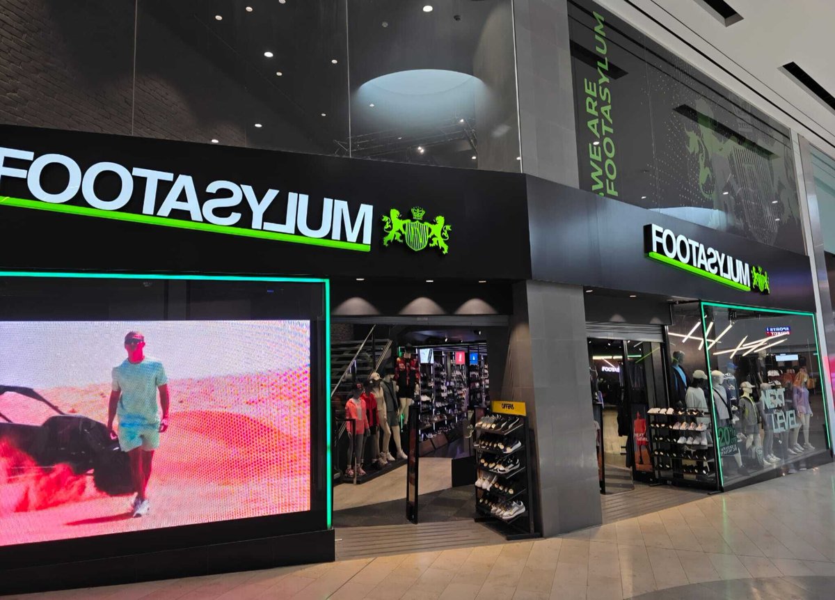 Footasylum here at Houndshill is looking for a Seasonal Sales Assistant to join the team in Blackpool 👟 If you’re passionate about fashion and love delivering great customer service, this could be the role for you.

Find out more and apply here: footasylum.teamtailor.com/jobs/6491921-s…