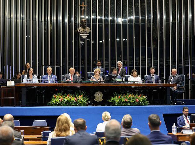 Sua Excelência o embaixador, Bader Alhelaibi, embaixador do Reino do Bahrein na República Federativa do Brasil, participou da sessão especial realizada no Senado Federal em comemoração aos 50 anos da abertura do Escritório do Estado de Santa Catarina em Brasília