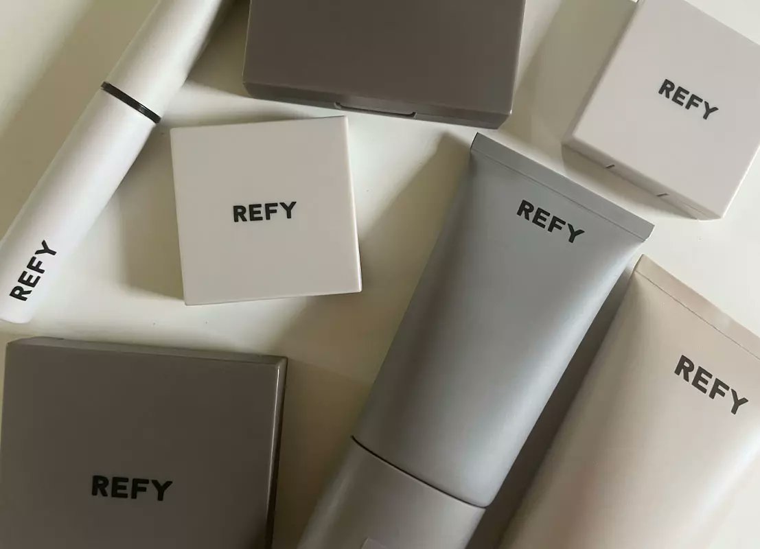 🖤 Refy is minimalist luxury at its finest. Sleek, grey-toned packaging meets cruelty-free formulas — cream blush, brow pencils, and highlighters that deliver effortless, cool-girl perfection. #LuxuryBeauty #MinimalistChic #CrueltyFree