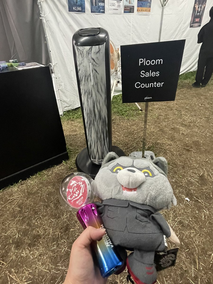 shookyyun's tweet photo. 叫びたい気持ちを抑えて最前で撮影🙌
🐺プルーム🚬は売り切れ😿
🐶もおじゃましますw
#FLYAGAIN
#コキアライトアップ
#国営ひたち海浜公園 https://t.co/RmSIS1dYaR