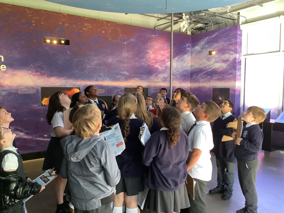 OLSP_Heywood's tweet photo. Year 5 had a brilliant day at @jodrellbank today! We learnt all about Earth, space and our solar system. #olspScience https://t.co/lARUypbZ4n