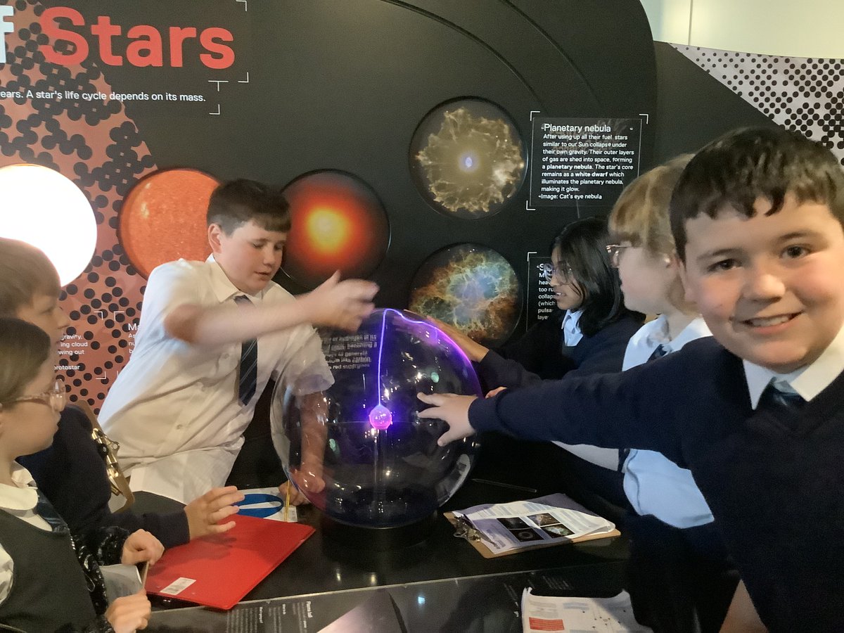 OLSP_Heywood's tweet photo. Year 5 had a brilliant day at @jodrellbank today! We learnt all about Earth, space and our solar system. #olspScience https://t.co/lARUypbZ4n