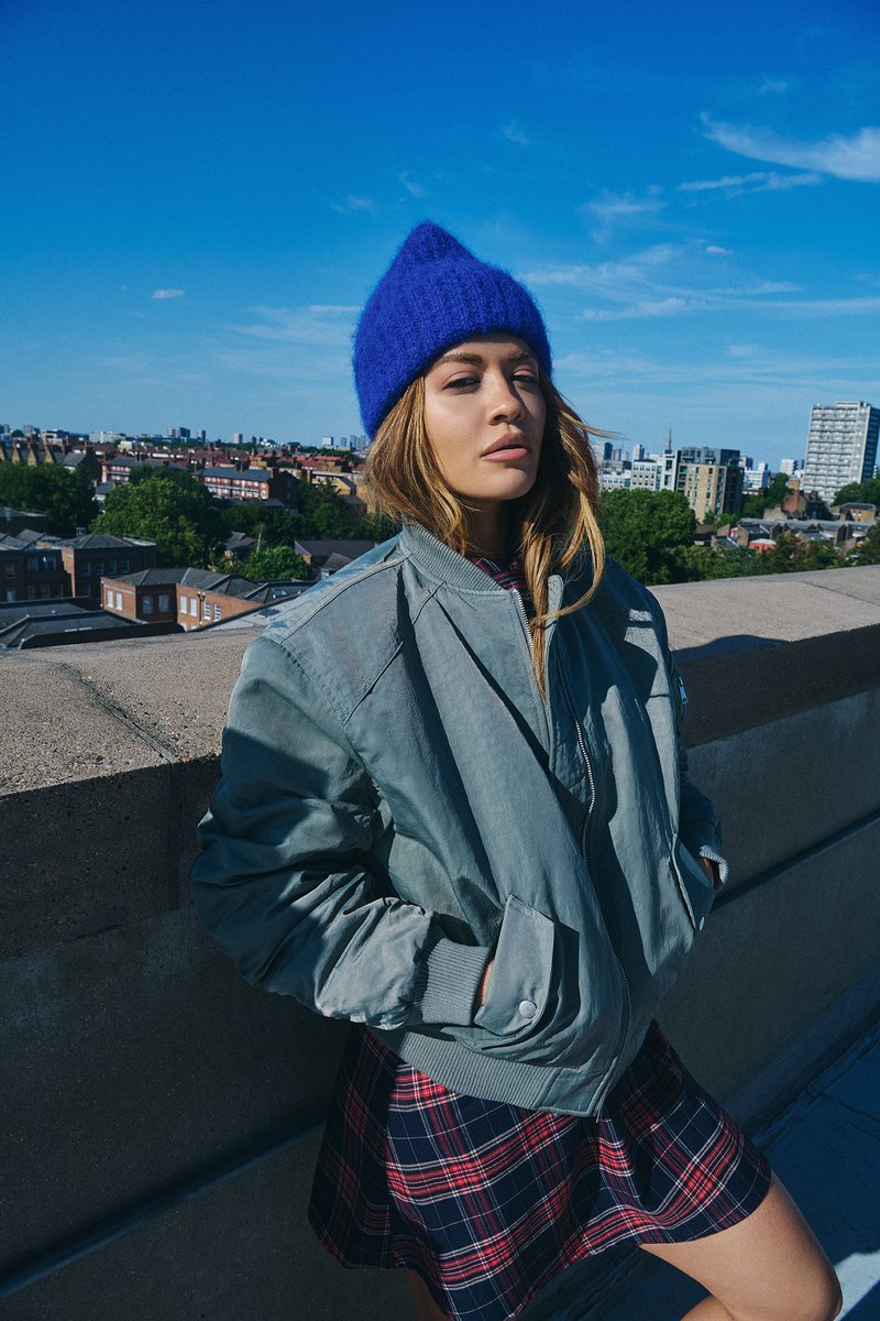 PRShotsonline's tweet image. Bomber jacket and blue beanie from @primark
Prshots.com/primark
Ref Number: 2197422
#primark #ritaora #bomber #jacket #beanie #autumnlook #autumnfashion