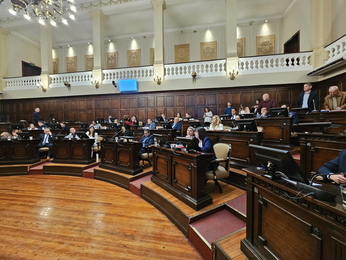 🏛️𝑴𝒂𝒓𝒕𝒆𝒔 𝒅𝒆 𝒔𝒆𝒔𝒊𝒐́𝒏:

✅ Aprobamos convenios interprovinciales para reforzar la seguridad en Cuyo. 

✅ Dimos sanción definitiva para la ratificación de acuerdos paritarios.

✅  Día Provincial de Concientización de las Enfermedades Cardiovasculares en la Mujeres.