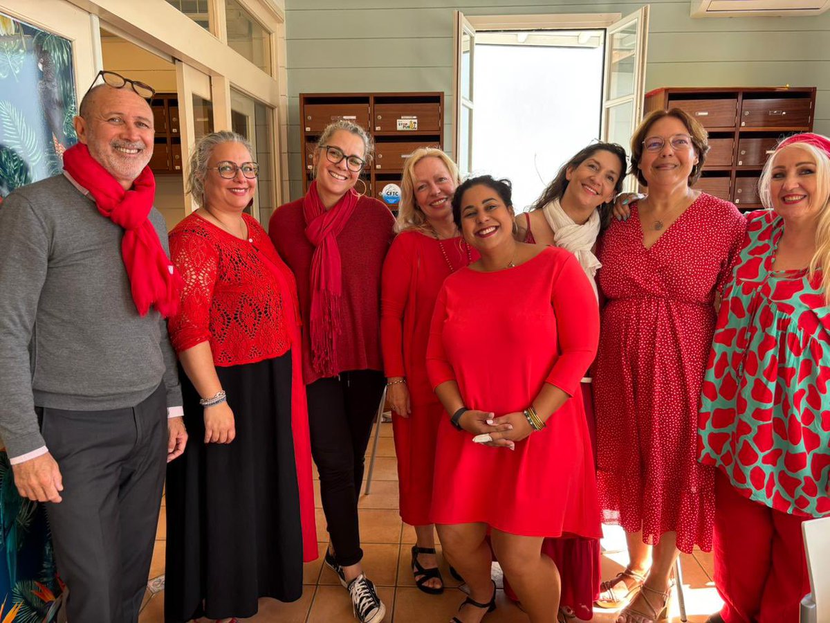 🩸Aujourd’hui, nous recevons de magnifiques photos et sourires du Lycée Levavasseur à la #Réunion !

Merci à notre relai Nathalie pour sa mobilisation 🫶

#SeptembreRouge #NMP