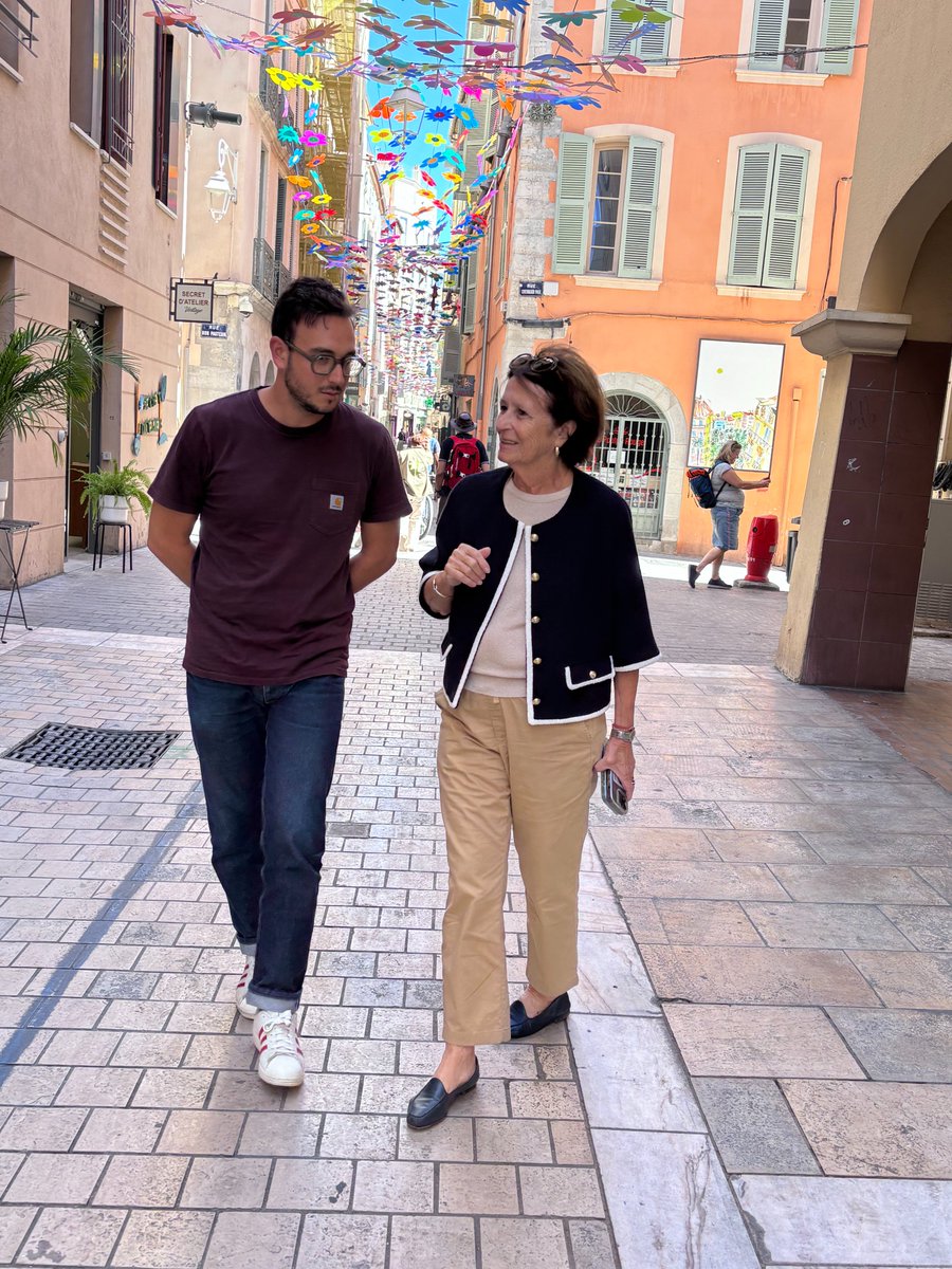 🏬 Rencontre cet après-midi avec des commerçants du centre-ville touchés par les intempéries, avec Boris Touaty , président de l’Office de Commerce et de l’Artisanat de Toulon.
📩 Des aides sont disponibles pour les commerces touchés : contactez