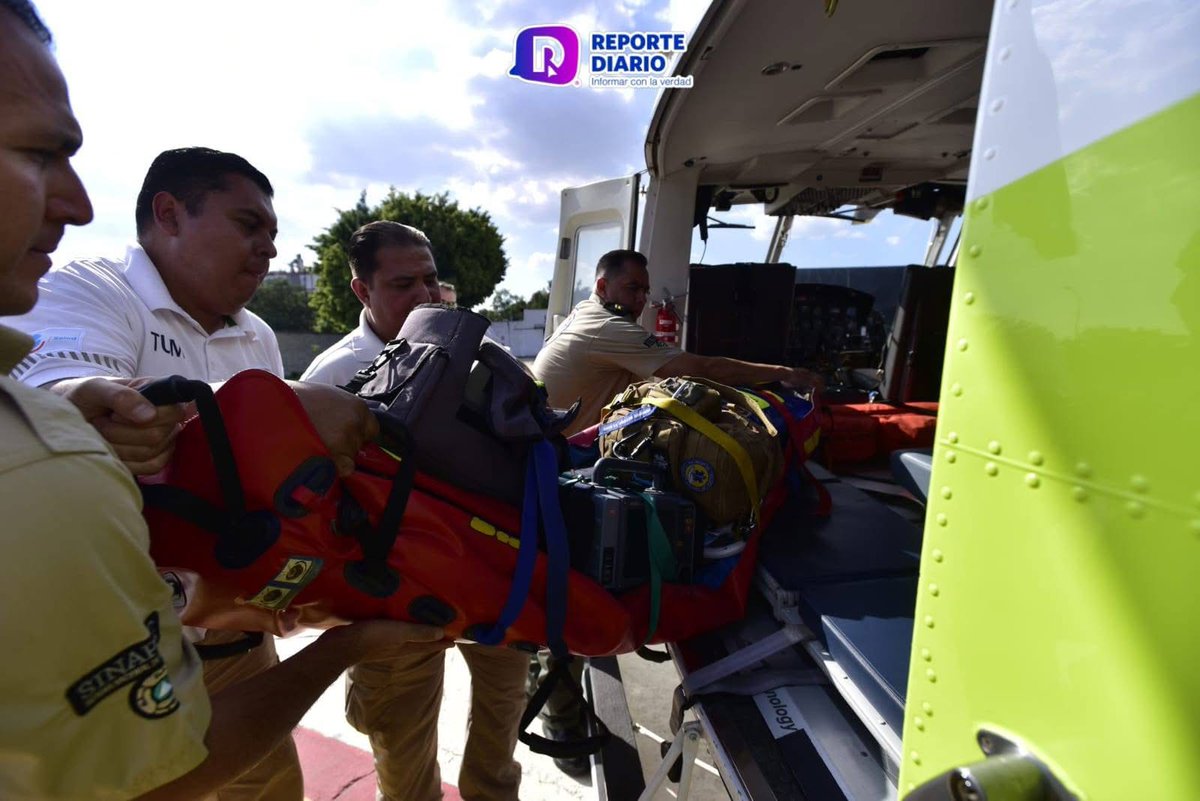 Reinicia búsqueda de helicóptero

La aeronave se habría desplomado en la sierra de San Sebastián

Personal de la Unidad Estatal de Protección 

Leer nota: bit.ly/46tjB4l
Redacción: César Langarica 
#Hoy #Reporte #SanSebastianDelOeste #Busqueda #Helicoptero