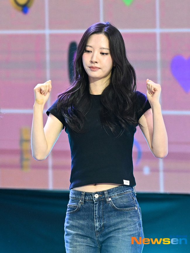 exseolbo's tweet photo. pics of jiyeon on a music show stage after so long……………. https://t.co/ydTSF7agCa