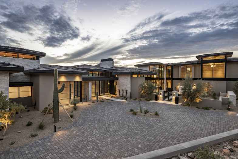 MansionGlobal's tweet image. Mountainside Glass Mansion in Scottsdale, Arizona, Sells for $19 Million trib.al/SKQDp5R