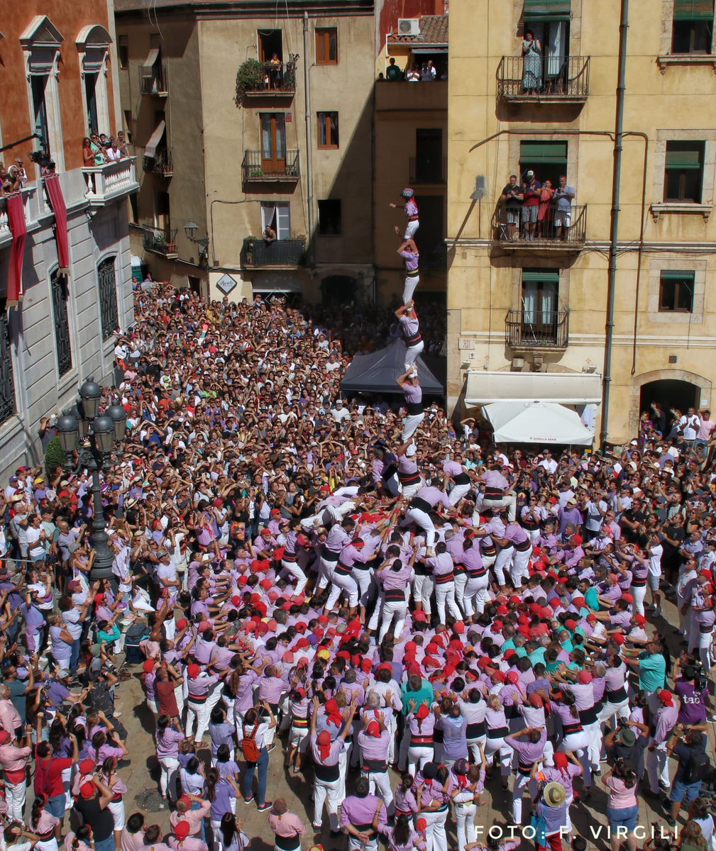 cosdelbou's tweet image. PAM, PAM, PAM, PATAPAM!

VISCA LA COLLA JOVE!
#castells