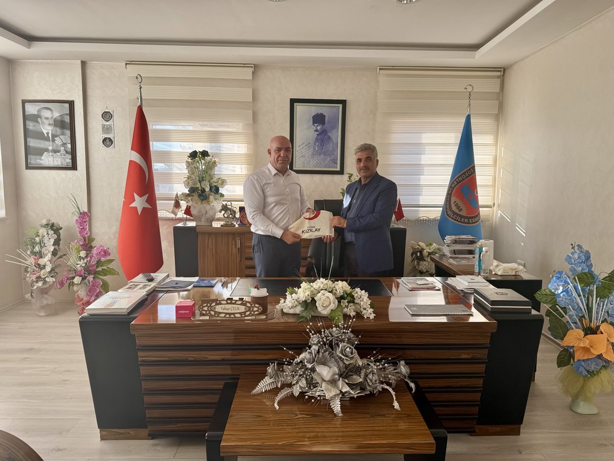 Dayanışmanın,paylaşmanın, dürüstlüğün ve ahlaki değerlerin kuşaktan kuşağa aktarıldığı, esnaf sanatkarlarımızın köklü mirası olan 38.Ahilik Haftası kutlamaları kapsamında,Erciş Kızılay Müdürümüz sayın; Kurbani Özdaş kurumumuzu ziyaret etti. Kıymetli müdürümüze  teşekkür ediyorum.