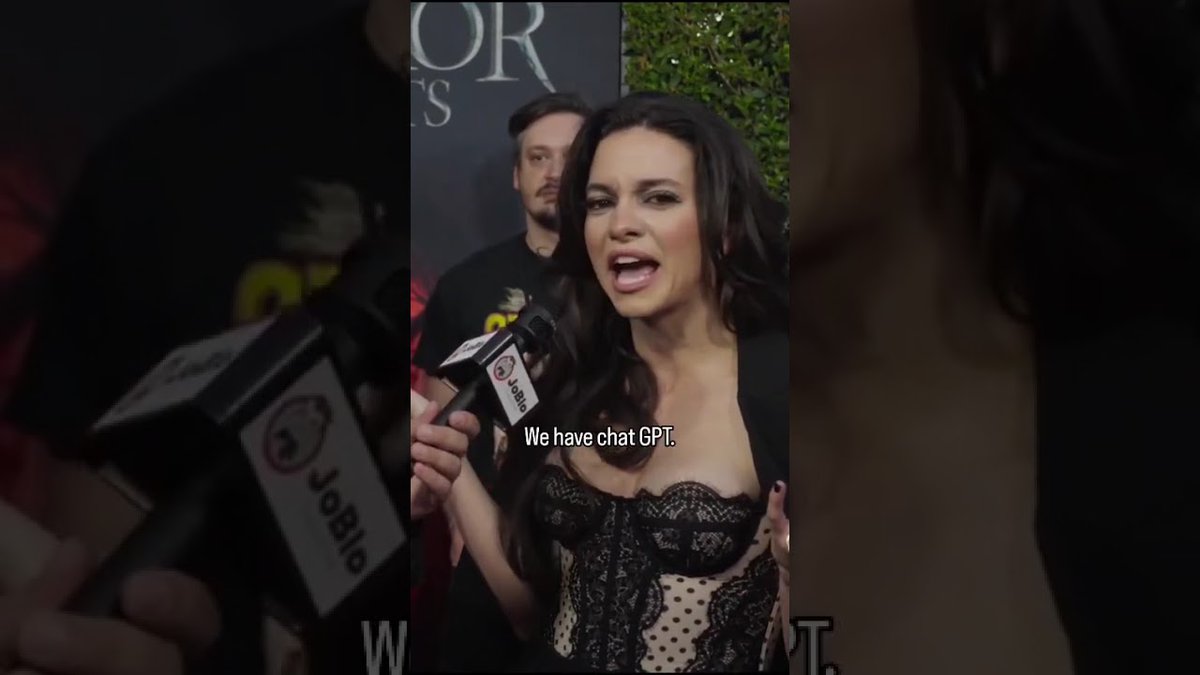 Terrifier star Lauren LaVera On Her Favorite Halloween Costume youtube.com/watch?v=2-lc2Y…