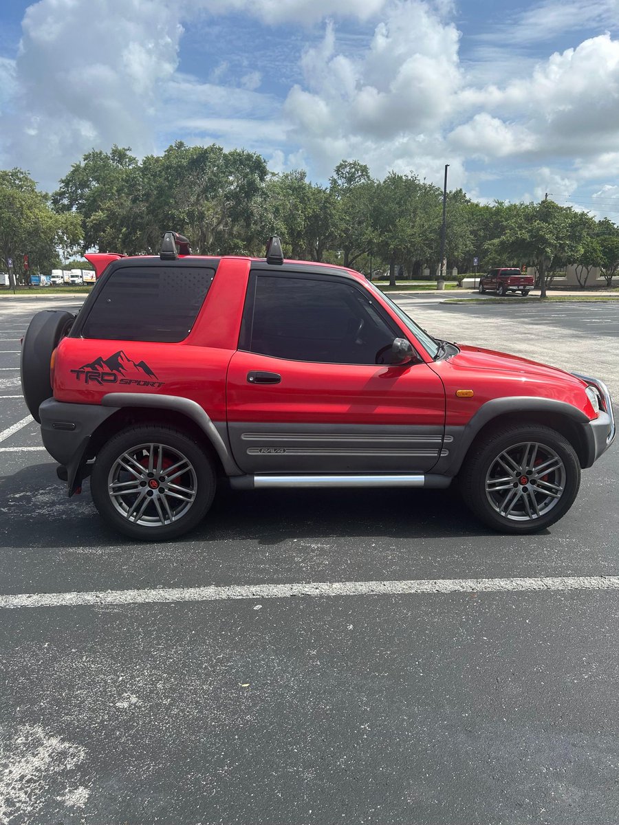 For the last couple years I've been doing an hour drive to and from work and it has made me want to get a job closer to where I live so I can sell my 2017 Jeep for something like this...

The 90's 2 Door RAV4's are amazing🥲

90's and early 2000's cars are just better