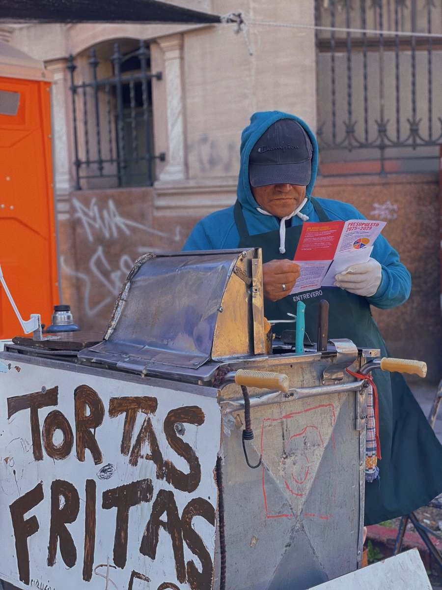 MARTES DE FERIA 🤩

Charlamos con vecinas y vecinos, escuchamos sus ideas y seguimos construyendo juntas/os un mejor país.

Les invitamos a participar de la charla sobre el Presupuesto Nacional en el local de AFJU, a las 19:00.

#PresupuestoParaCumplir 🔴🔵⚪️
