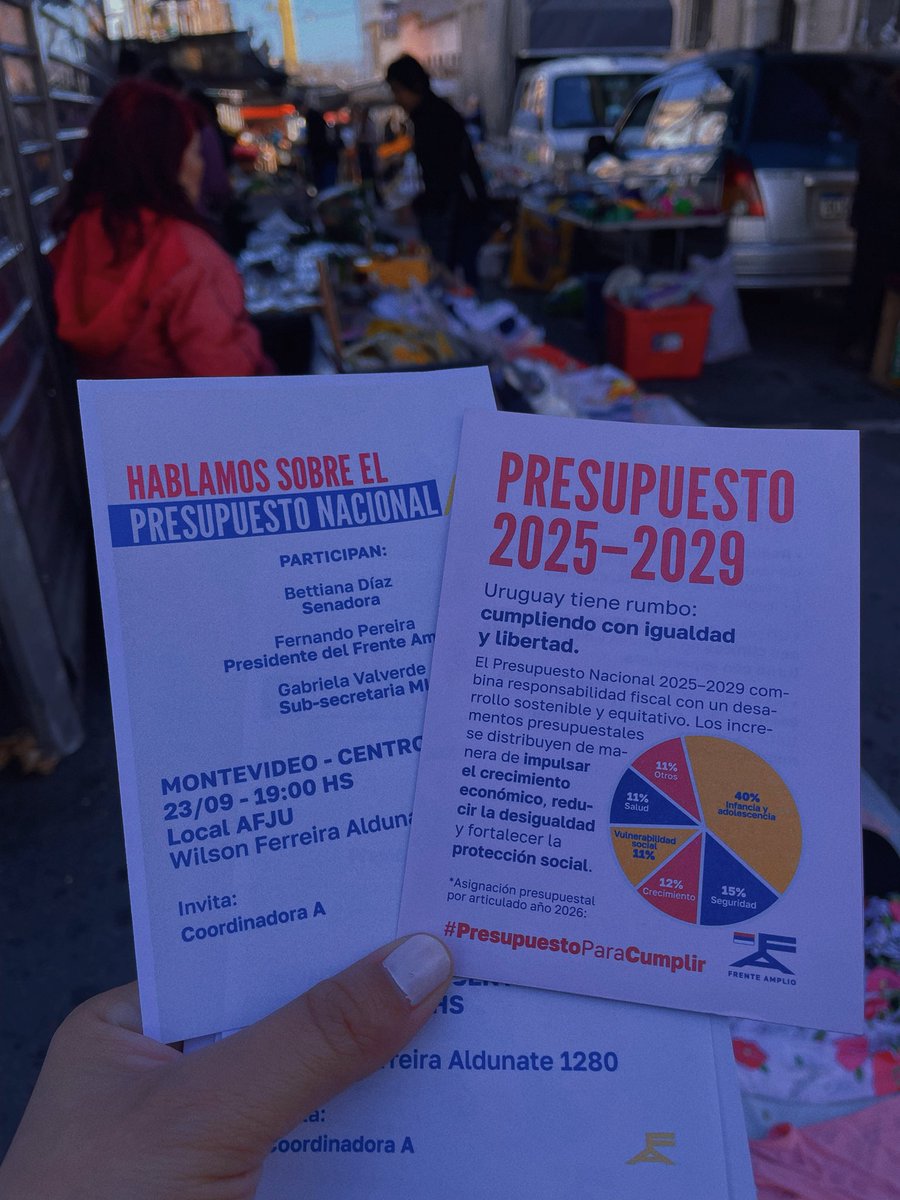 CBovedas's tweet photo. MARTES DE FERIA 🤩

Charlamos con vecinas y vecinos, escuchamos sus ideas y seguimos construyendo juntas/os un mejor país.

Les invitamos a participar de la charla sobre el Presupuesto Nacional en el local de AFJU, a las 19:00.

#PresupuestoParaCumplir 🔴🔵⚪️ https://t.co/4dSQtl1T4G