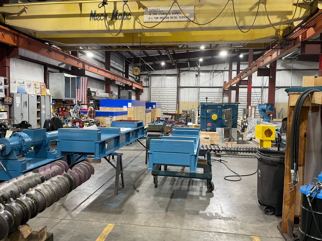 CorpAnderson's tweet image. Another busy week on our assembly floor as two dewatering presses and two Expander/Dryers are on their way out to make room for five oilseed extruders that are just getting started!

🔗: buff.ly/16U4J1s 

#MadeInAmerica #Manufacturing #OilseedProcessing