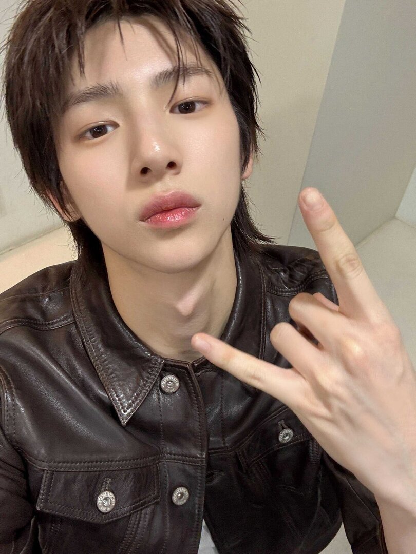 selfolssi ♤ tweet media