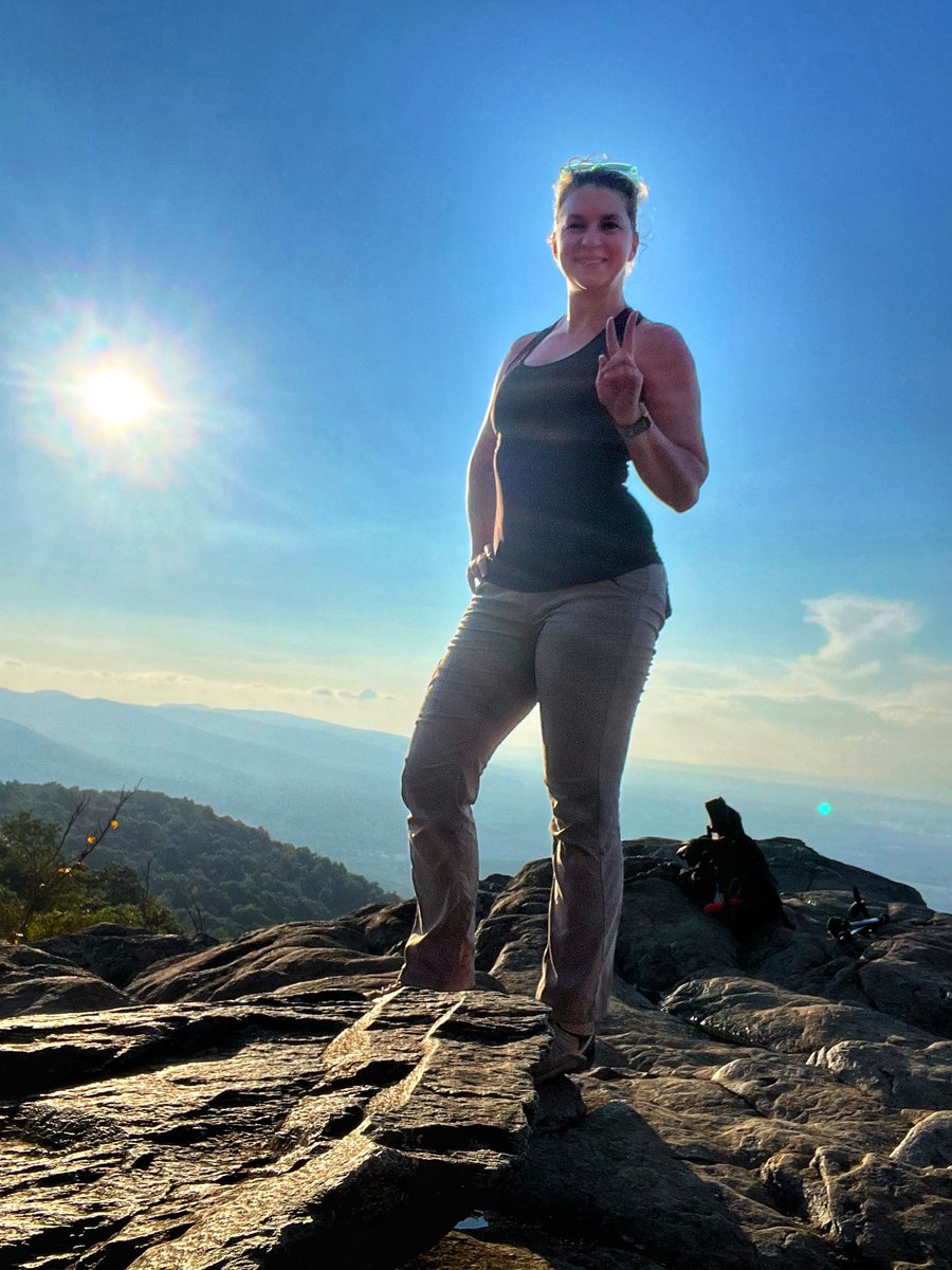travel_run_lift's tweet image. Yesterday was a tough day for me. The grief was hitting hard and I couldn’t stomach working all day. Took off at lunch and drove to humpback rocks. Did a short 2 mile hike. Felt slightly better. Wish I could get rid of these memories. #shenandoahnps #hiking #optoutside