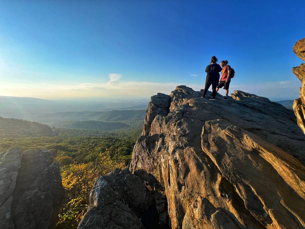 travel_run_lift's tweet image. Yesterday was a tough day for me. The grief was hitting hard and I couldn’t stomach working all day. Took off at lunch and drove to humpback rocks. Did a short 2 mile hike. Felt slightly better. Wish I could get rid of these memories. #shenandoahnps #hiking #optoutside