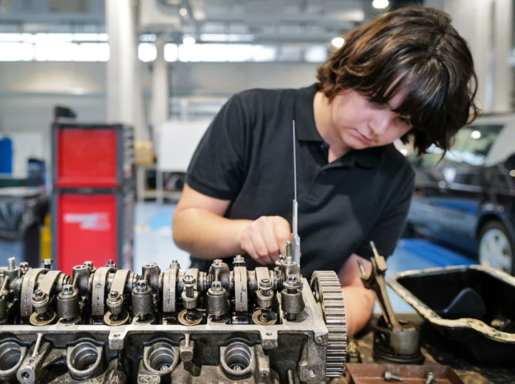 🚗⚓ Formation POE – 4 mois → Vendeur de pièces &amp; accessoires
📅 RDV info &amp; tests :
1/10 &amp; 8/10 – Campus Sud des Métiers (Nice)
10/10 – Job dating 
➕ d'infos et inscription 👉🏾 swll.to/ZrmTXMo
#Cmonfutur #Csmlife