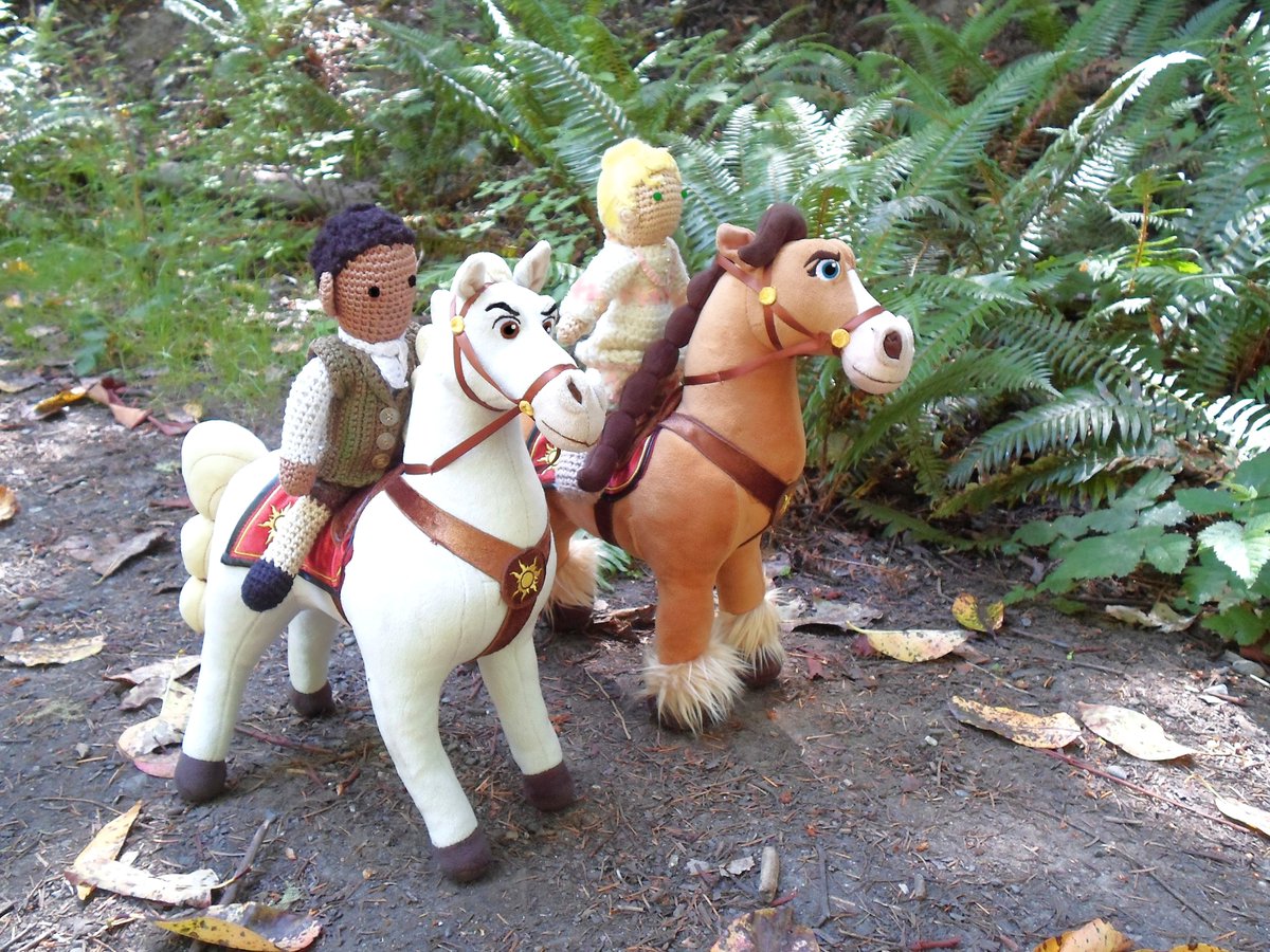 The Cicero &amp; Elizabeth's ride continues <a href="/RedsKnitDolls/">RedsKnitDolls</a> as they arrive at the "perfect spot" in part 2 of thread. Cicero is still being a wee bit vague about why it's perfect but maybe you have all guessed by now😉
#TURNamc