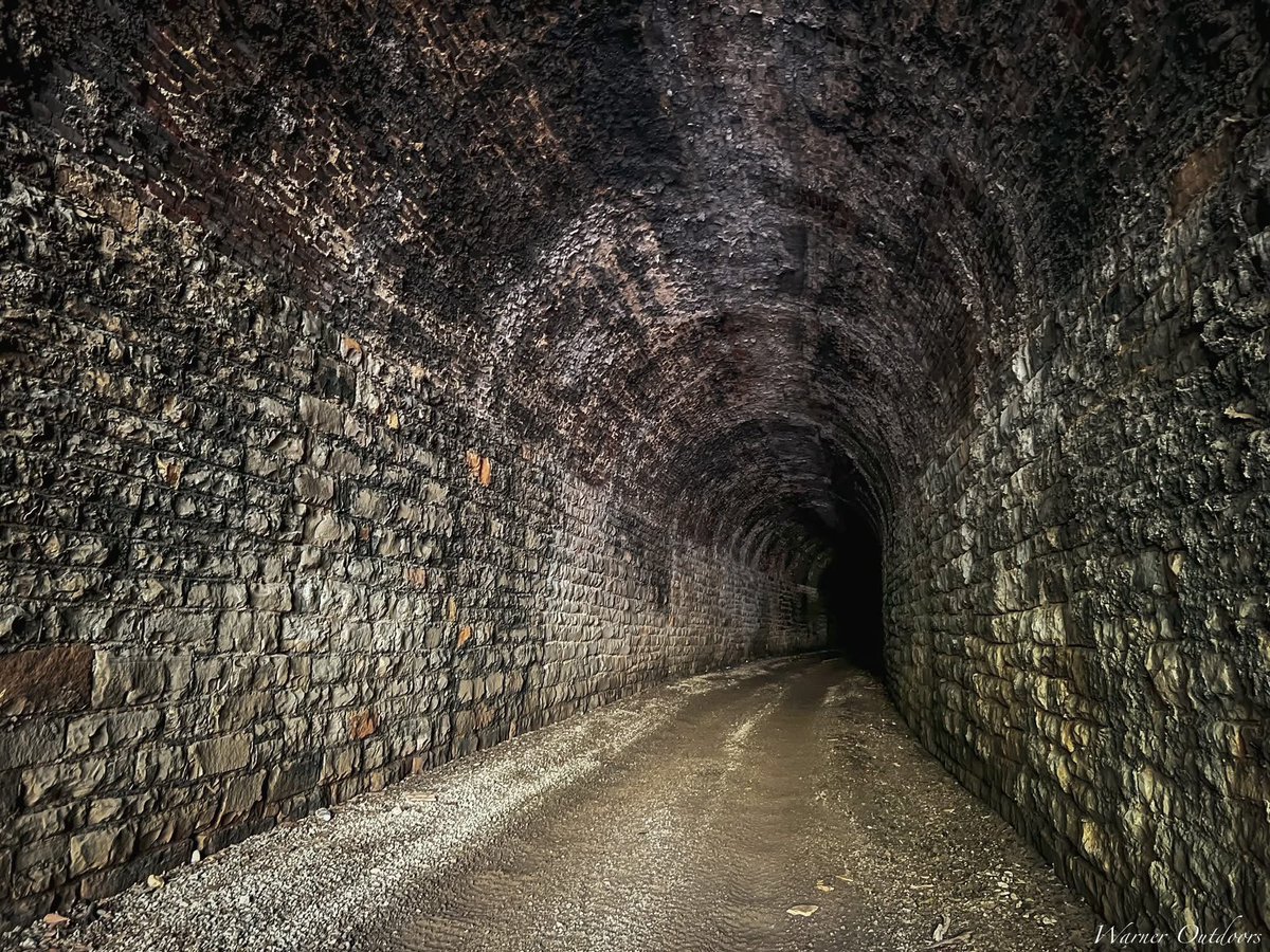 ky_adventure's tweet photo. Your next stop takes you to Pulaski County-Somerset.
https://t.co/5aYnTH3RvA #hike #tunneldiscoveries
#lakecumberland
#boating
#kayak #explore #discover #adventure #lc #seelc #waterways #seemyset #adventuretrails #kyadventure #adventureky #ky_adventure
📍Tunnels 7 & 8 https://t.co/Gn63VyyKg1