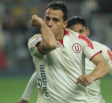 PlumaCrema's tweet image. Soy de la generación que vio pocos títulos de la U mientras crecía. Y en una campaña de aquellas conoció a un uruguayo que demostró haberlo entendido todo desde el primer minuto. 

Ahora rozo los 30 años pero mi yo de 17 jamás olvidará a Guastashow. Simplemente gracias Diego 🙏🏼.