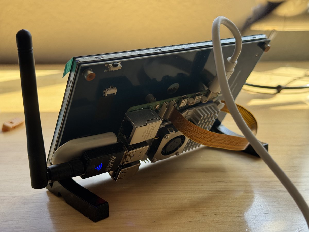 Pretty cool nerd distraction that led me to find out that 7" touchscreens for rpi are surprisingly inexpensive. Kismet and CYT are impressive software tools. github.com/denmojo/Chasin… kismetwireless.net