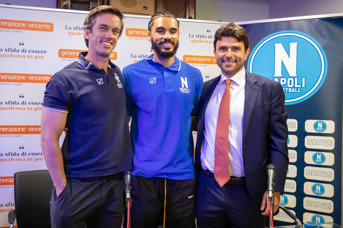 basket_napoli's tweet image. 𝗣𝗥𝗘𝗦𝗘𝗡𝗧𝗔𝗧𝗢 𝗡𝗔𝗭 𝗠𝗜𝗧𝗥𝗢𝗨-𝗟𝗢𝗡𝗚. 𝗚𝗘𝗡𝗘𝗥𝗔𝗭𝗜𝗢𝗡𝗘 𝗩𝗜𝗡𝗖𝗘𝗡𝗧𝗘 𝗔𝗡𝗖𝗢𝗥𝗔 𝗠𝗔𝗜𝗡 𝗦𝗣𝗢𝗡𝗦𝗢𝗥 𝗗𝗘𝗟 𝗖𝗟𝗨𝗕 𝗔𝗭𝗭𝗨𝗥𝗥𝗢. 🫱🏼‍🫲🏼🏀🎙

🔗 Scopri il comunicato integrale: bit.ly/42Iuj4k

#NapoliBasketball | #DestinationNapoli 💙