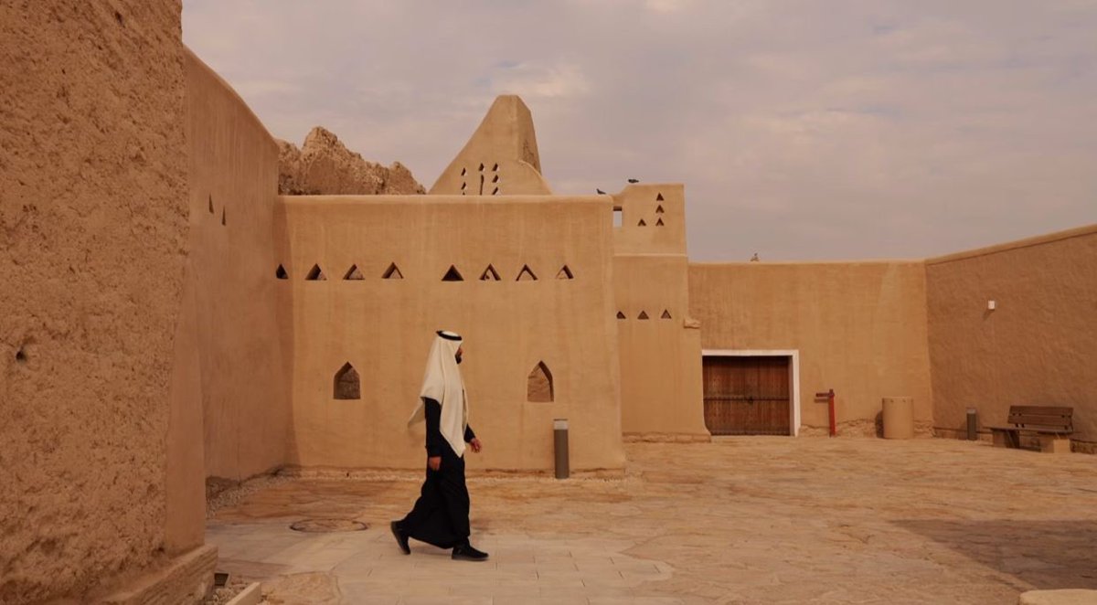 اليوم إنتي .. فـ الأمام
ومن بعدك تصف الصفوف

دمتي لنا خير وسلام
ودمنا لك دروع وسيوف

#اليوم_الوطني_السعودي95
 #عزنا_بطبعنا