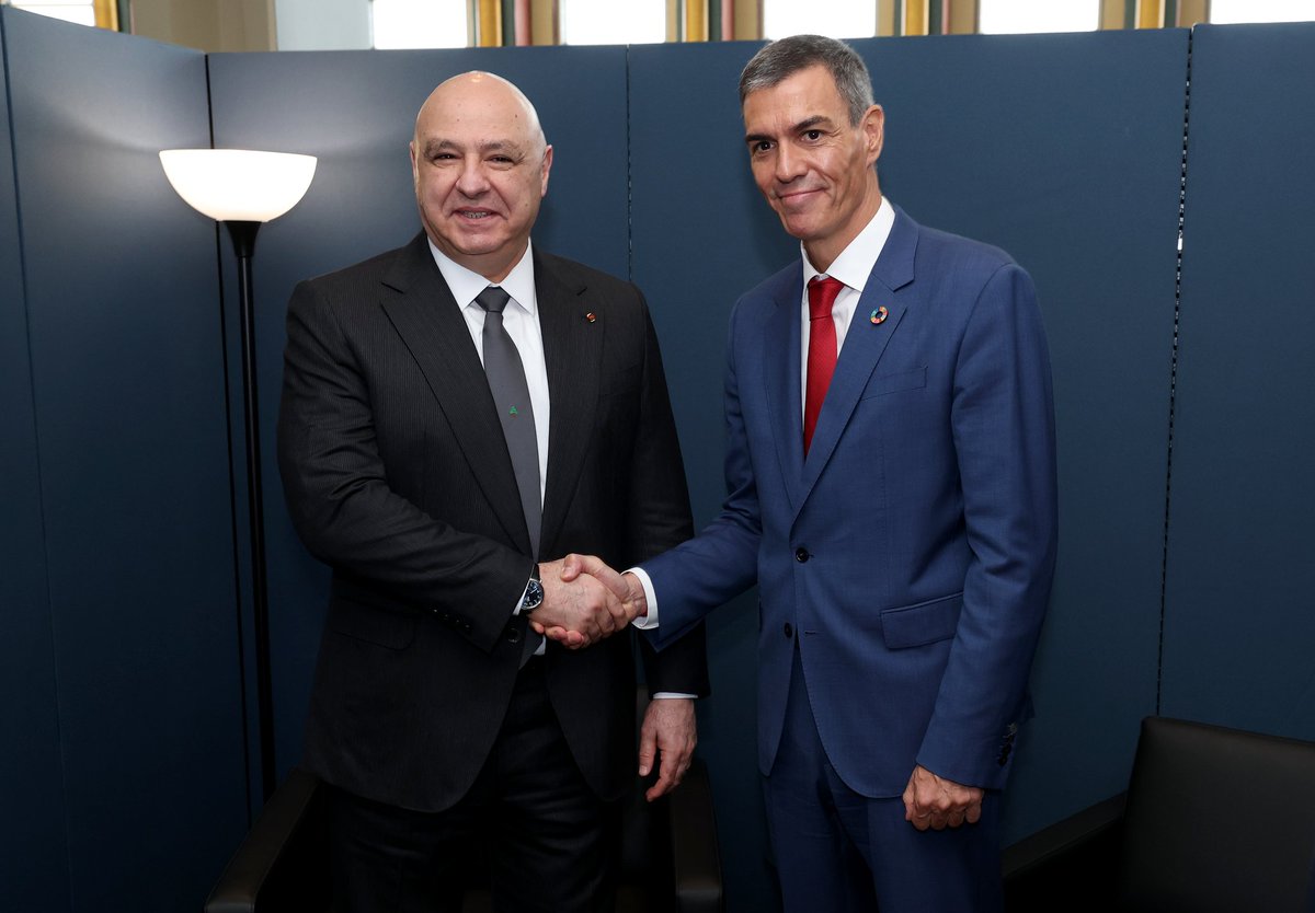 الرئيس عون أبلغ رئيس الوزراء الإسباني Pedro Sánchez أنّ إسرائيل تواصل اعتداءاتها على لبنان، متجاهلةً عمداً الآلية المعتمدة للتدقيق في الأماكن المشتبه بها، وشكره على مساهمة القوات الإسبانية في اليونيفيل