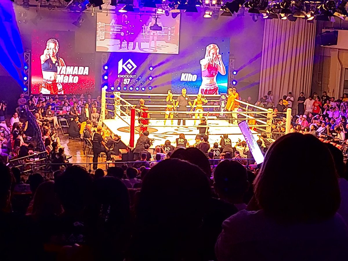 2RxPt2t7g65193's tweet photo. KNOCK OUT-BLACK女子アトム級(46kg)王座決定戦

山田真子(GROOVY)
vs
Kiho(KNOCK OUT GYM 調布)

Kiho 延長判定(新王者)

何の優勢ポイントが付いたのか理解不能…

クリーンヒット&amp;アグレッシブで山田優勢は間違いないが、勝ったとされるKihoにとっても罰ゲーム状態💧

競技として成り立たない

#KO57 https://t.co/iomHSxqA07