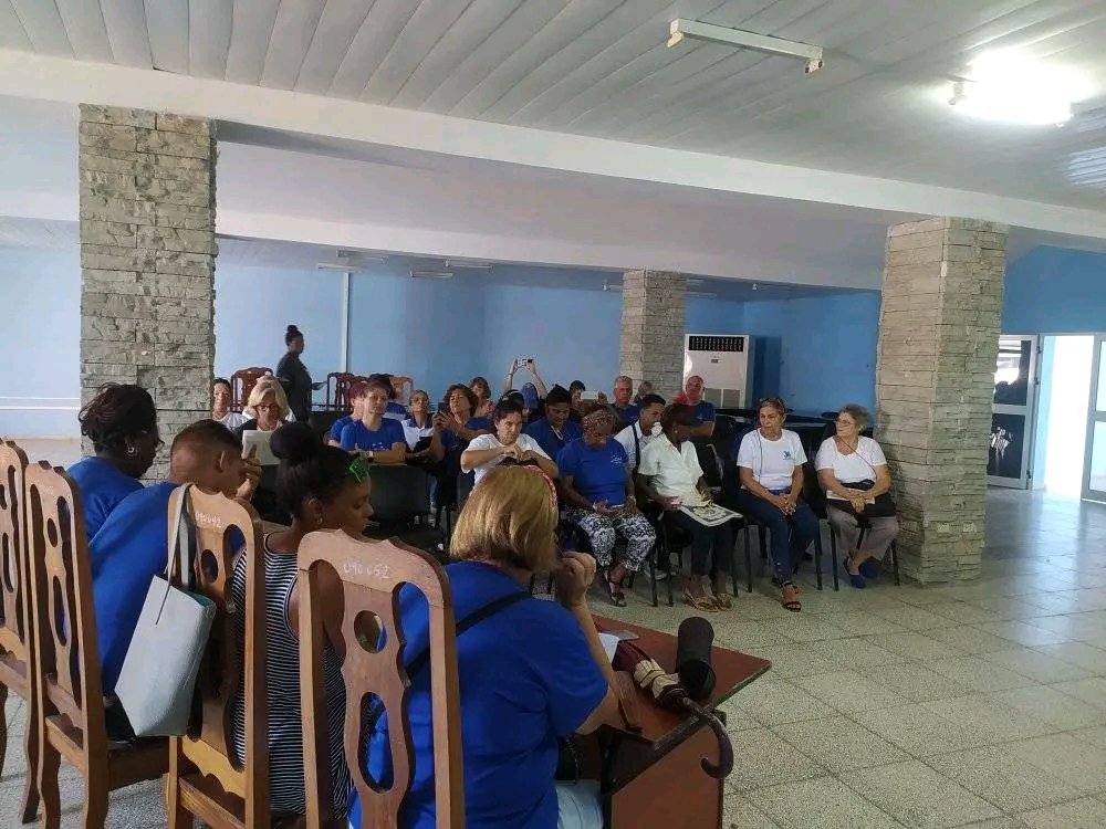 JClubVillaClara's tweet photo. 📣Trabajadores de Joven Club Villa Clara realizan el análisis del nuevo anteproyecto de Código de Trabajo.  
 #JovenClubTeConecta #CódigoDeTrabajoCuba https://t.co/TYoyRrE93b