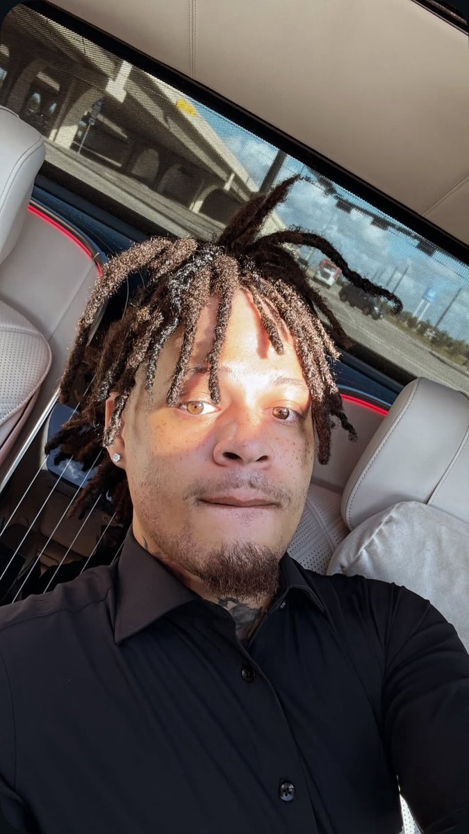 cried2godd's tweet image. Ok fine I’m on lightskin mode