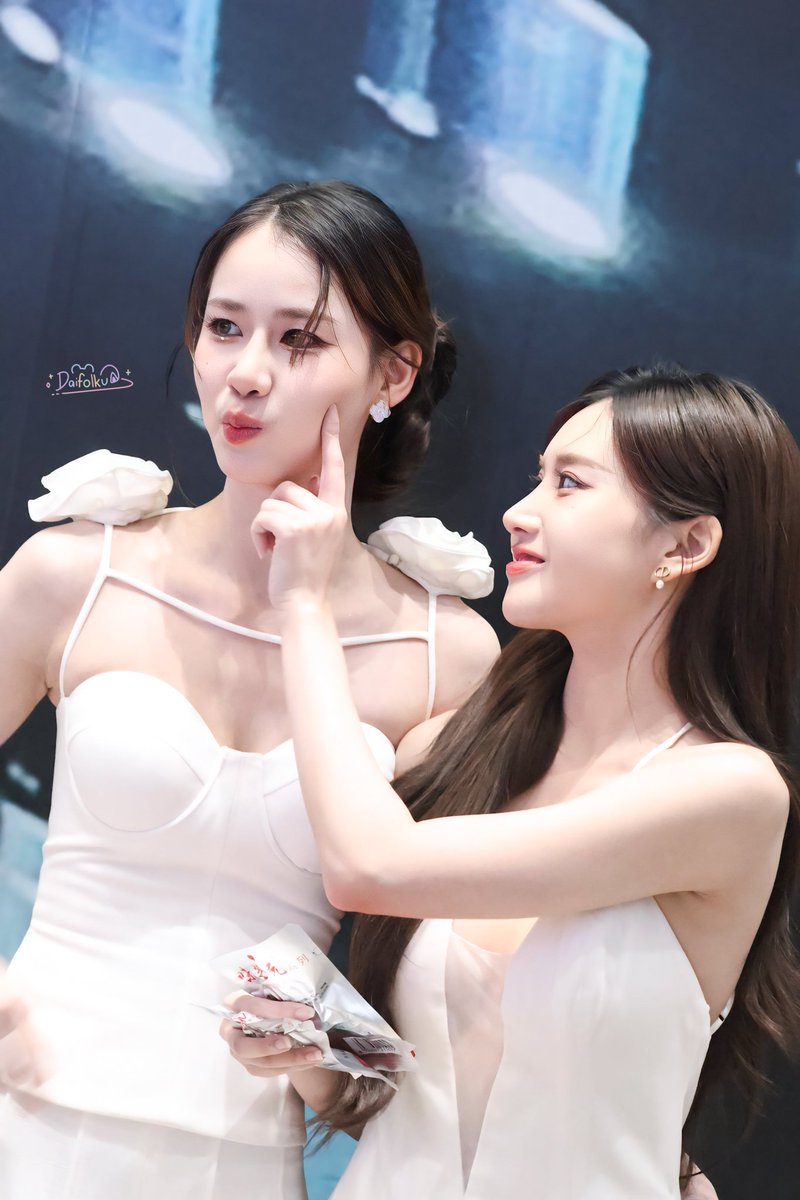 แก้มพี่เค้านิ่มมากมั้ยคะ 🤓

OrmFolk Y AWARDS 2025 #YEntertainAwards2025xOrmFolk