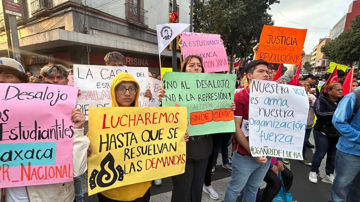 erick_xcx's tweet photo. #GobMxIgnoraAEstudiantes
#4TReprimeEstudiantesDeOax https://t.co/XYFAQatJnA