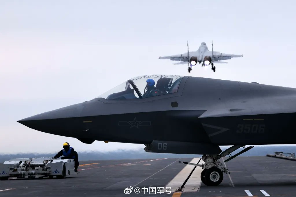 Le porte-avions Fujian lance son groupe aérien embarqué avec ses catapultes électromagnétiques meta-defense.fr/2025/09/23/por… via <a href="/Meta/">Meta</a>-Defense.fr