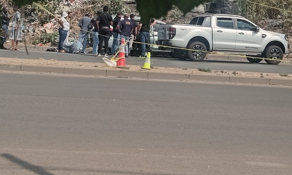 Chaos on 22nd Avenue in Alexandra as six suspects were shot and wounded by private security. The suspects were caught in an Avanza stuffed with stolen laptops, cellphones and firearms. The dramatic shootout ended with a major recovery of stolen goods and weapons.